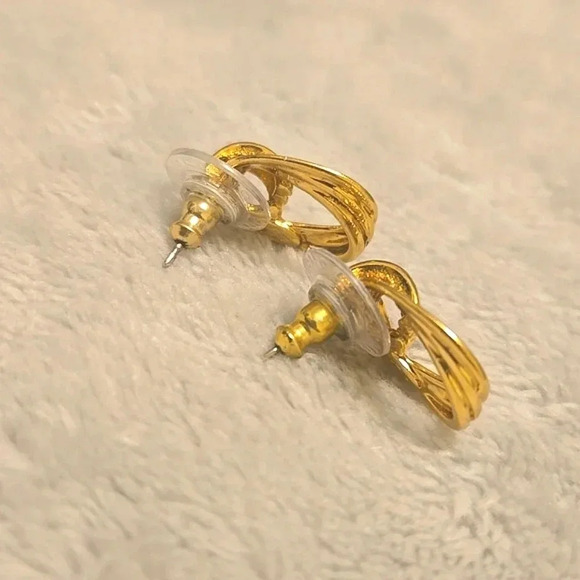 #521 VINTAGE gold tone earring - Picture 3 of 4